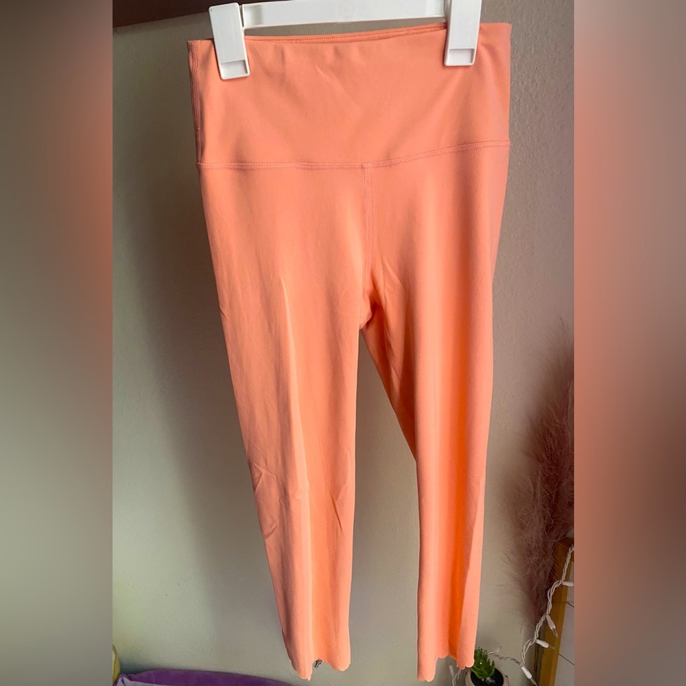 New w/o Tags Mono B scalloped hem leggings